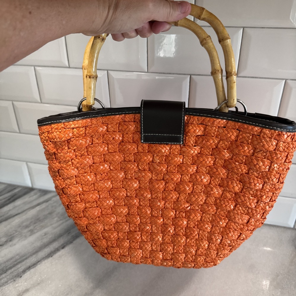 Orange Straw Purse With Leather Buckle And Bamboo Handles - Picture 7 of 15